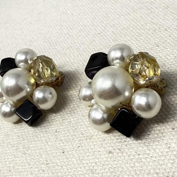 Vintage Cluster Bead Earrings‎ Marked Japan Black Faux Pearls Clip-On Retro - Picture 3 of 9